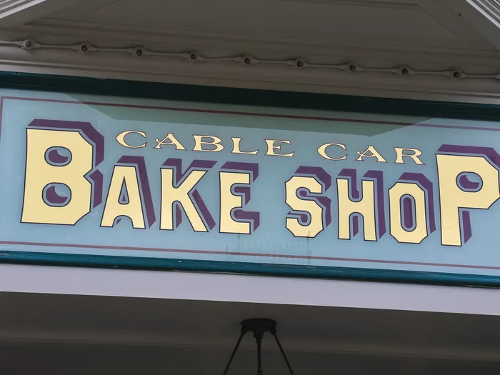 Enseigne vintage du Cable Car Bake Shop, pâtisserie de Main Street