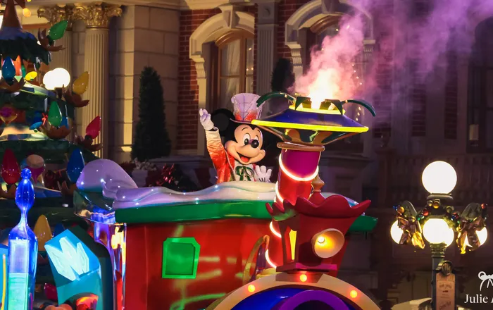 Mickey et sa Parade Étincelante de Noël
