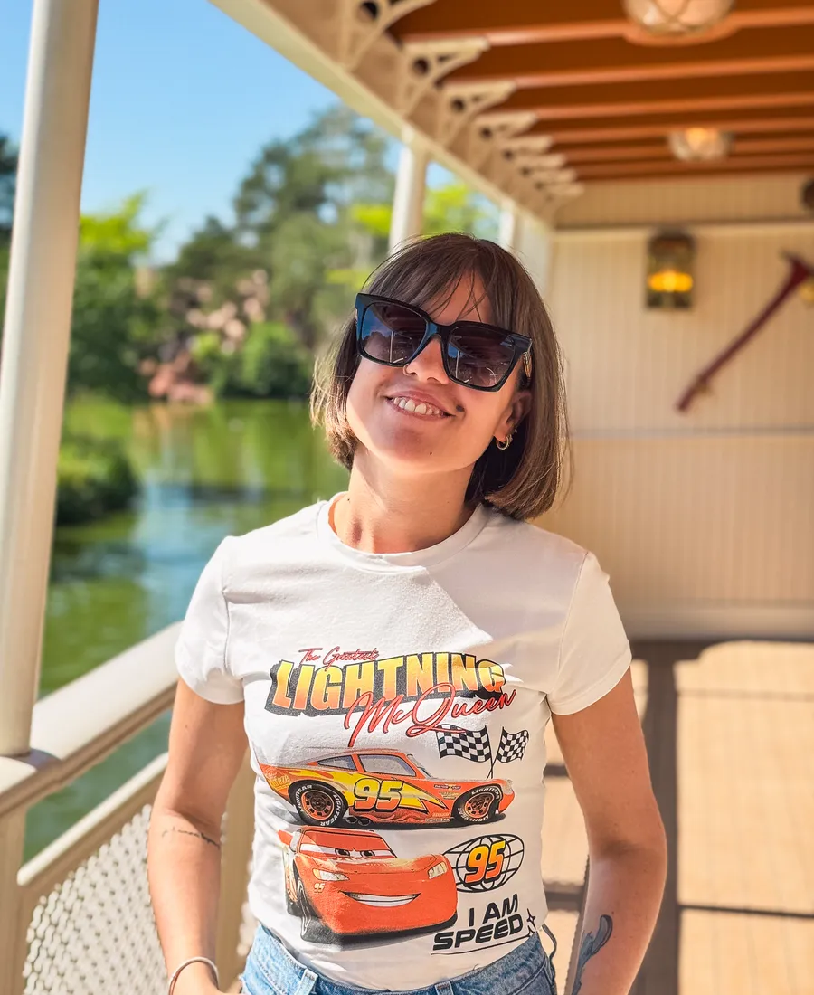 Julie, créatrice du blog julieears.com, à Disneyland Paris