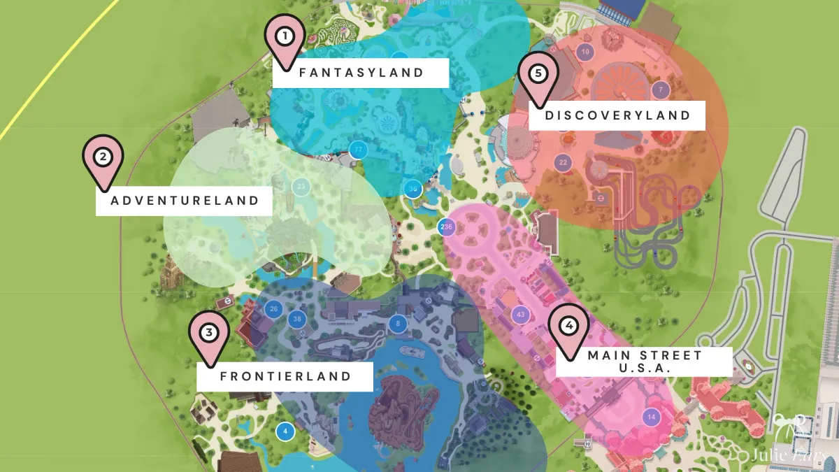 Plan du Parc Disneyland numérotant l’ordre de visite conseillé des cinq lands : 1 Fantasyland, 2 Adventureland, 3 Frontierland, 4 Main Street U.S.A., 5 Discoveryland