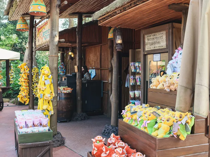 Outdoor Indiana Jones Adventure Outpost kiosk at Disneyland Paris, in its jungle setting.