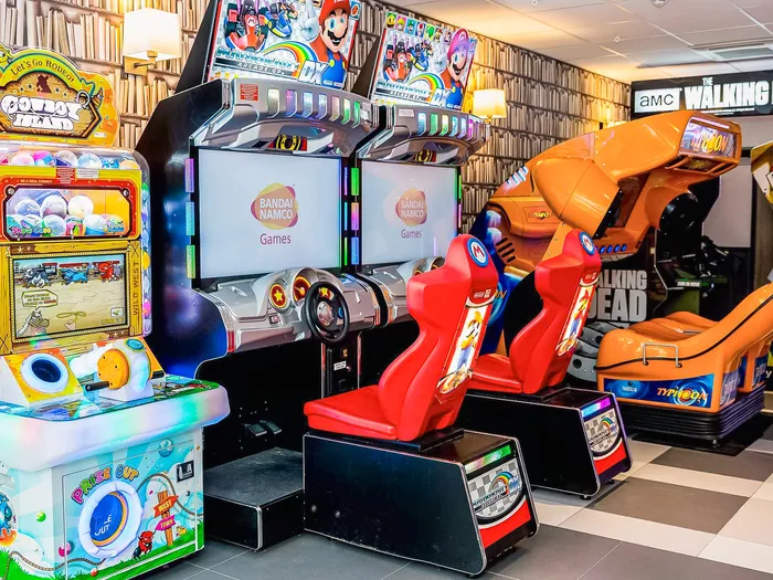 Bornes d'arcade et jeux vidéo de la salle de jeux du Campanile près de Disneyland Paris