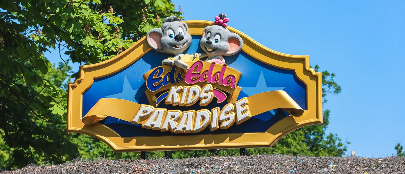 Enseigne colorée "Ed & Edda Kids Paradise" avec les deux souris mascottes à Europa-Park