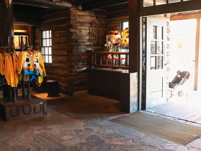 Entrance to the Thunder Mesa Mercantile Building, doors open onto Frontierland, with log cabin decor